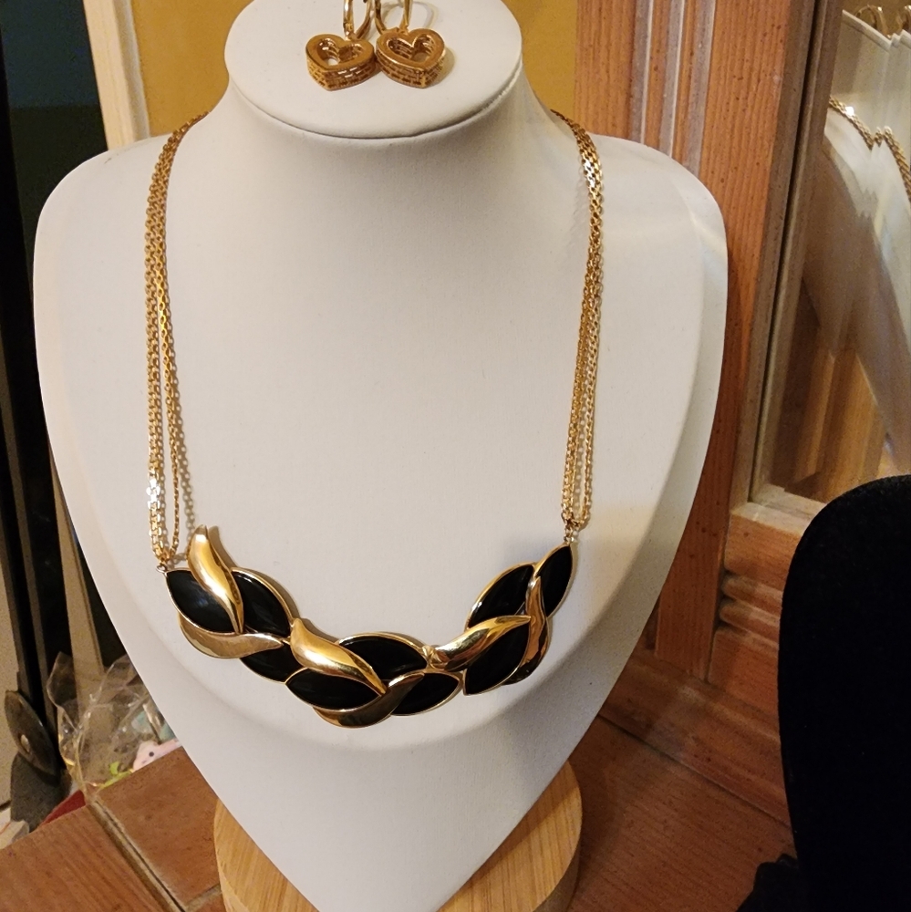 14KT Gold/Onyx Necklace 19+grams